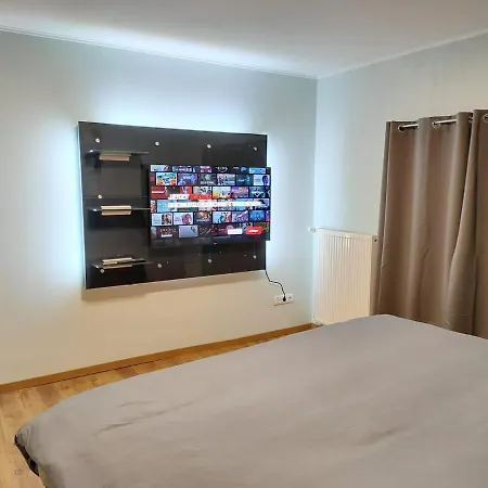 Modern 3 Bedroom Near Castle Apartament *