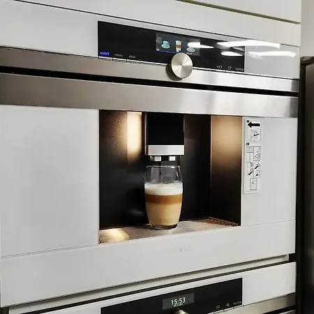 Modern 3 Bedroom Near Castle *