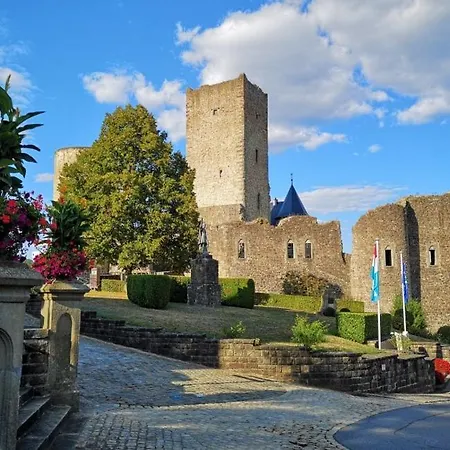 Modern 3 Bedroom Near Castle Useldange