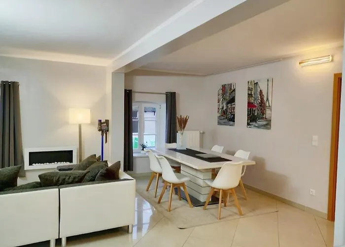 Modern 3 Bedroom Near Castle Useldange