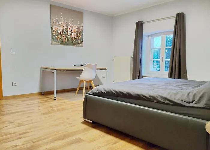 Modern 3 Bedroom Near Castle